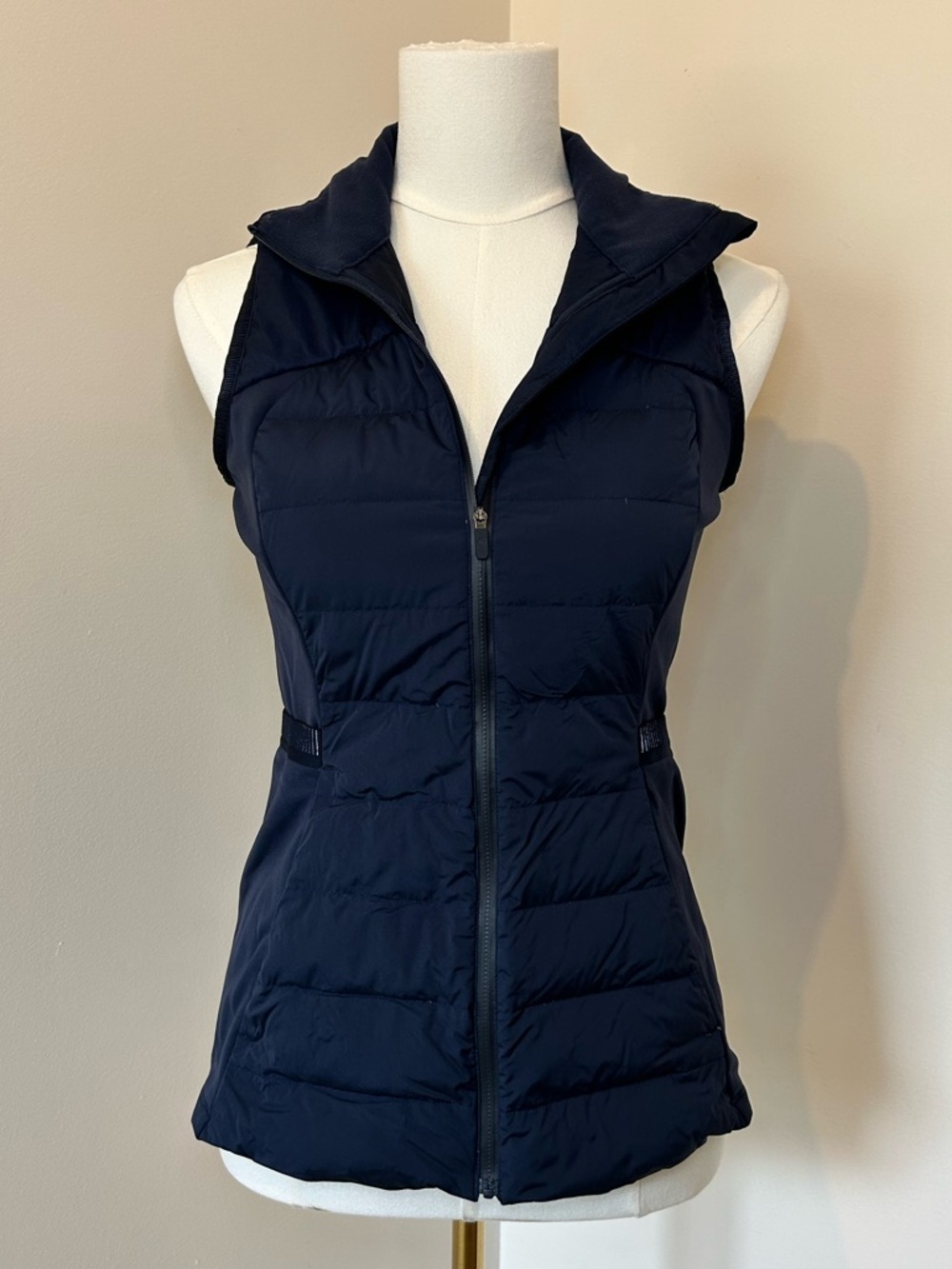 Lululemon Down For It All Vest True Navy Size 6 - Picture 3 of 8